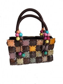 mooie handtas van kokosnoot 